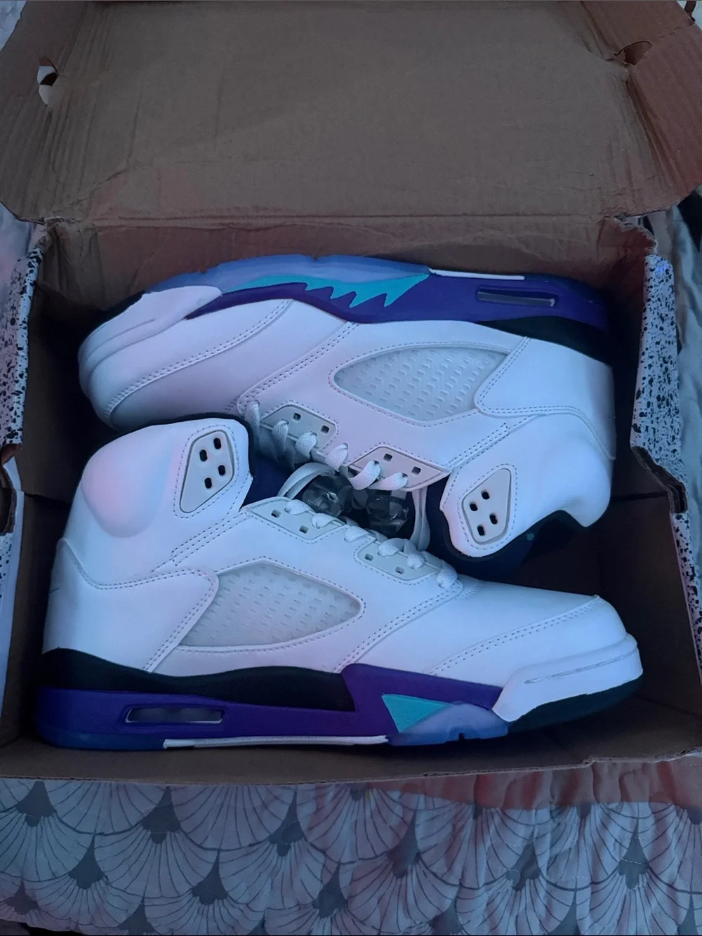 Jordan clean white